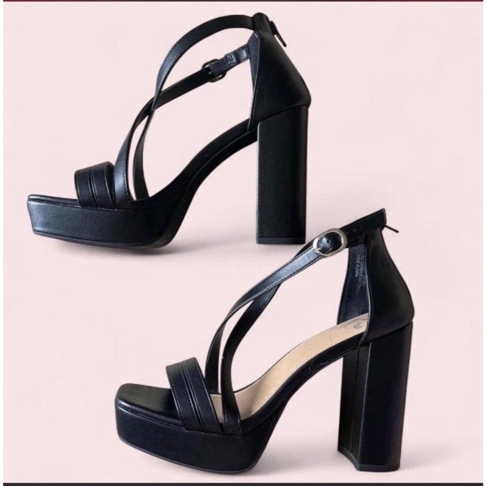REPORT STYLE SAUCY Sexy Black strappy 4.5 INCH block heel sandals SIZE 8 - Picture 3 of 8
